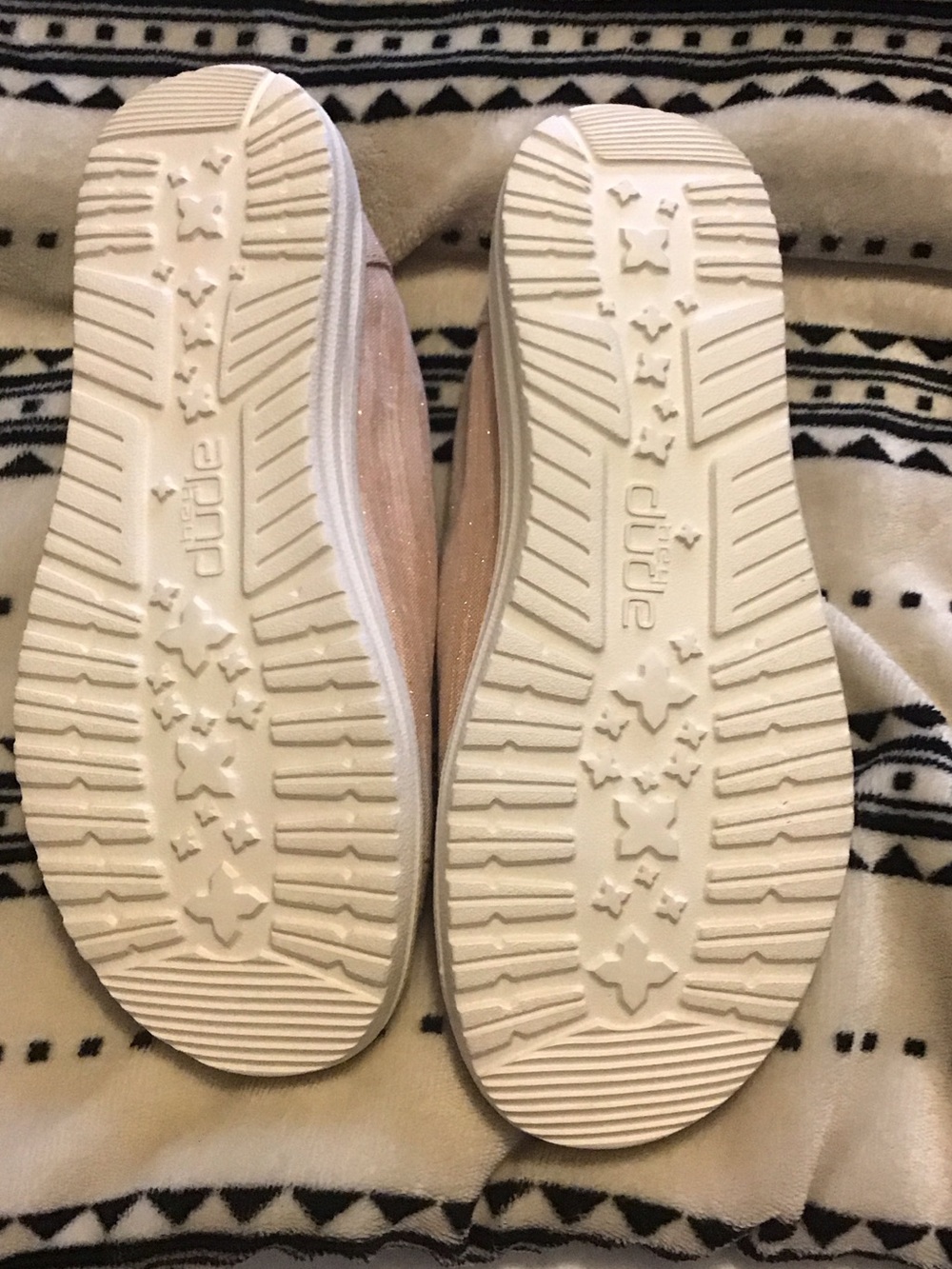 Hey Dudes women’s size 5 Shimmer Tan Slip-On Loafers - Picture 4 of 6